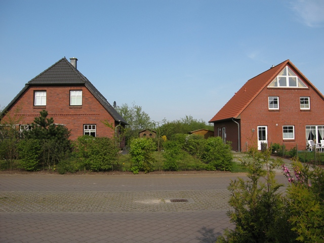 Das linke Haus ist es_klein.jpg